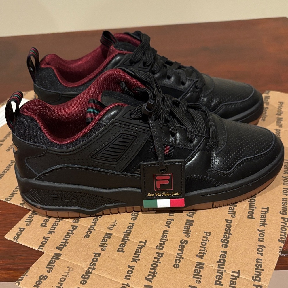 Fila women’s Black Sneakers